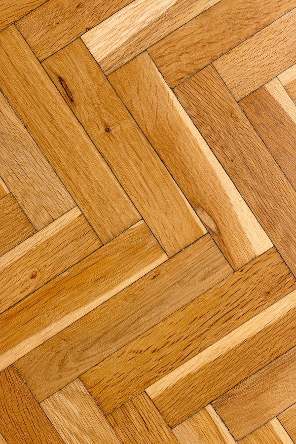 Comment choisir le bon type de parquet pour une maison en bord de mer?